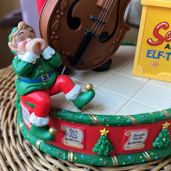 Avon Christmas Singing Moving Santa and Elves, Takes Musical Request From List - Picture 4 of 11